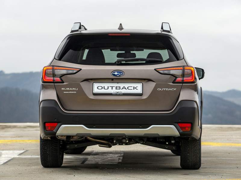 subaru-outback-2021-rear-view-1